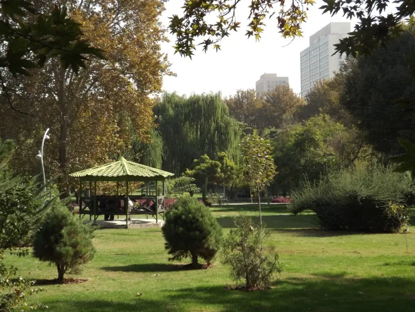 Laleh Parkı içi 