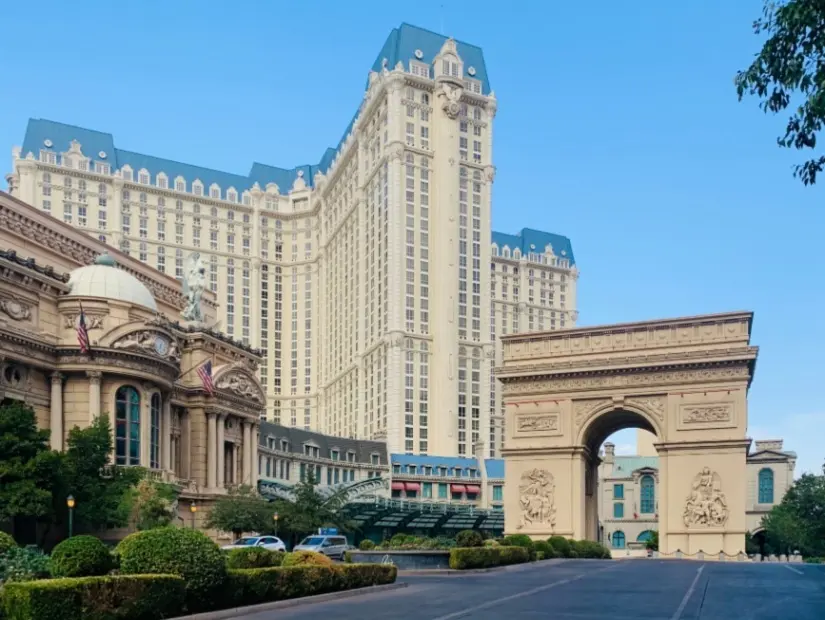 Las Vegas Paris Oteli, Arc de Triomphe, Vegas Şeridi