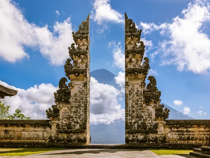 Bali, Endonezya'da Gunung Batur geçmişi olan Lempuyang Tapınağı Cennet Kapısı