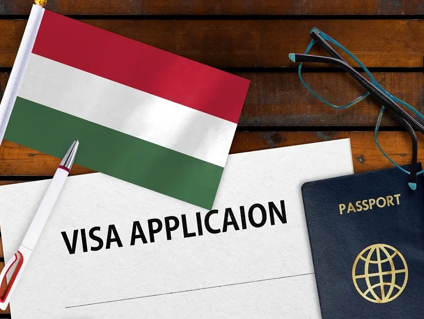 Masada Macaristan bayrağı, vize başvuru formu ve pasaport