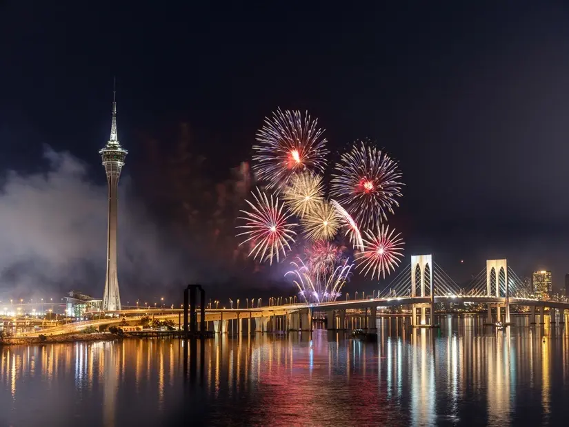 Macau Işık Festivali havai fişek görünümü