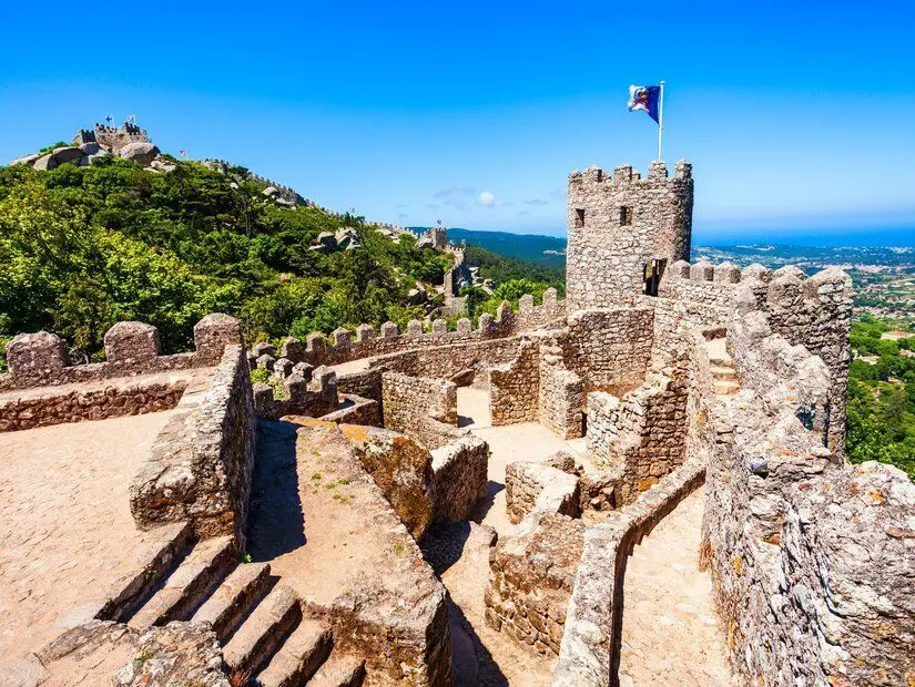 Mağribi Kalesi (Castelo dos Mouros) görünümü