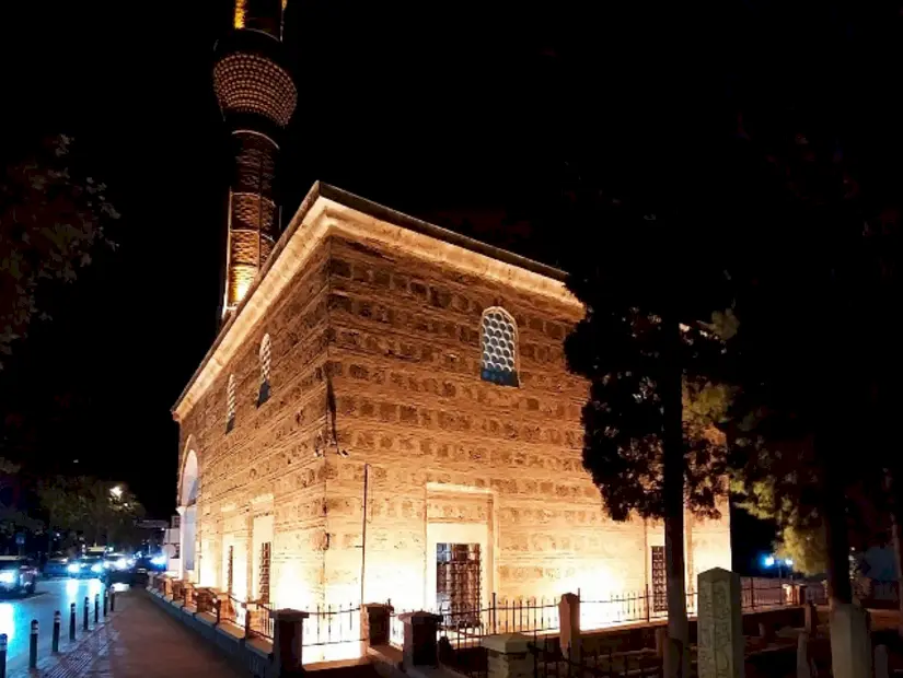 Mahmut Çelebi Camii akşam görünümü