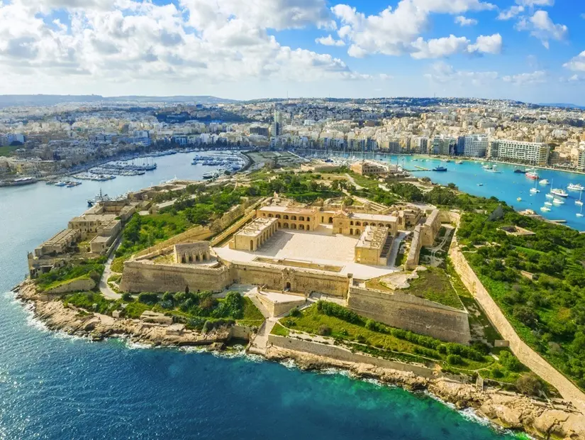Gzira şehrindeki Manoel Adası'ndaki Fort Manoel'in havadan panoramik görünümü.