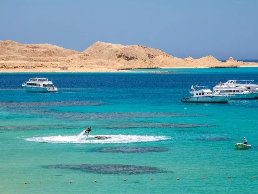 Marsa Alam plaj ve denizin görünümü