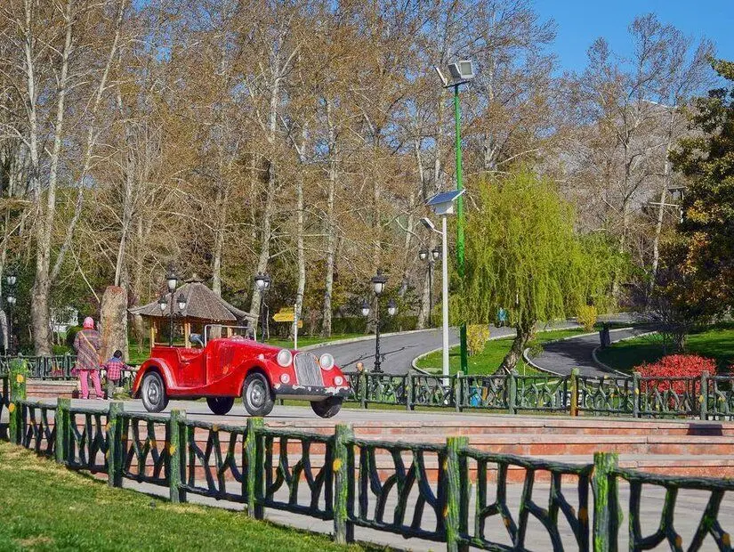 mellat park içi