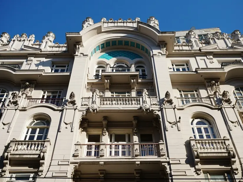 Tarihi Mısır Apartmanı dış görünümü