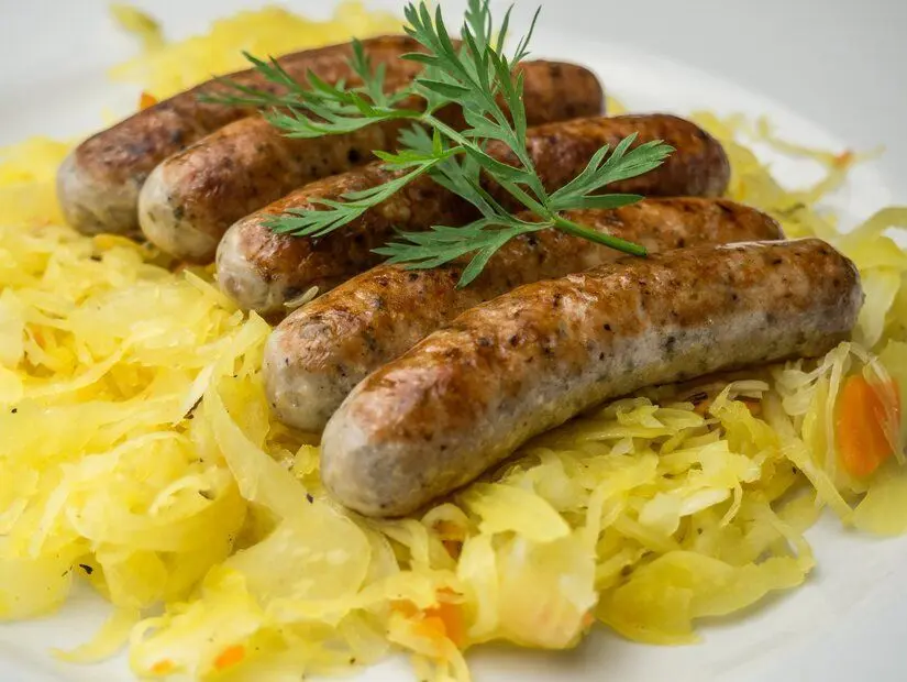 Nürnberg ızgara sosisleri (Nürnberger rostbratwurst)
