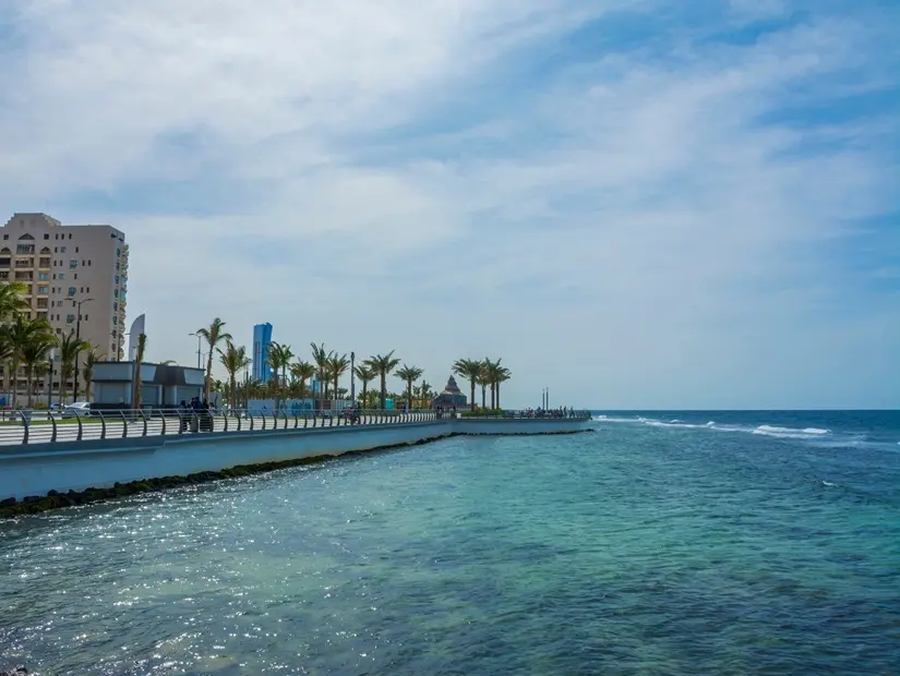 Obhur Beach - Cidde sahilin görünümü