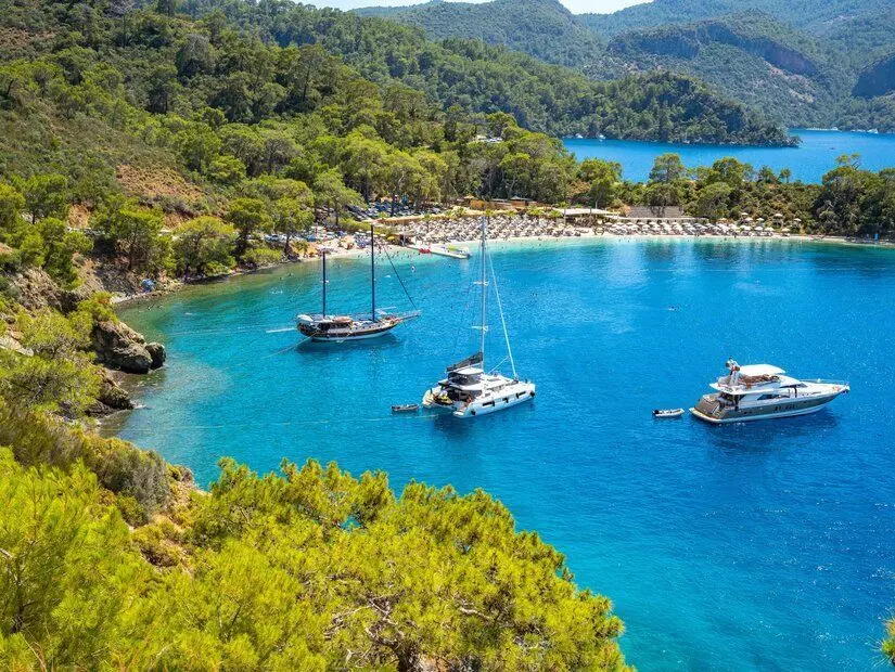 Boncuk Körfezi, Mavi Lagün ve Oludeniz plajı havadan panoramik manzara