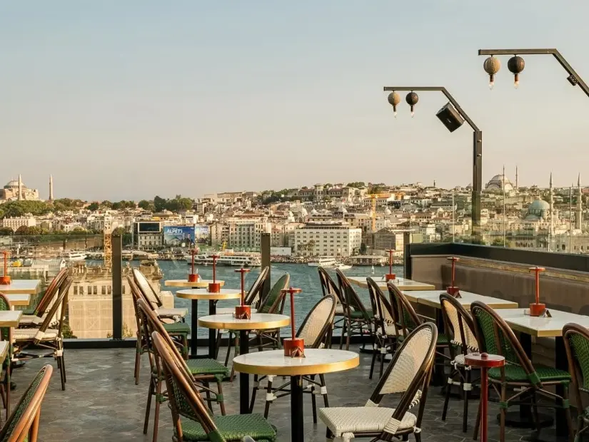 Opaque Roof Bar