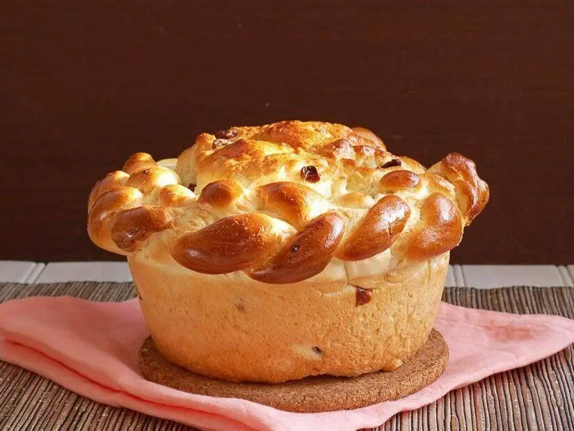 Paska (Peynirli bayram çöreği)