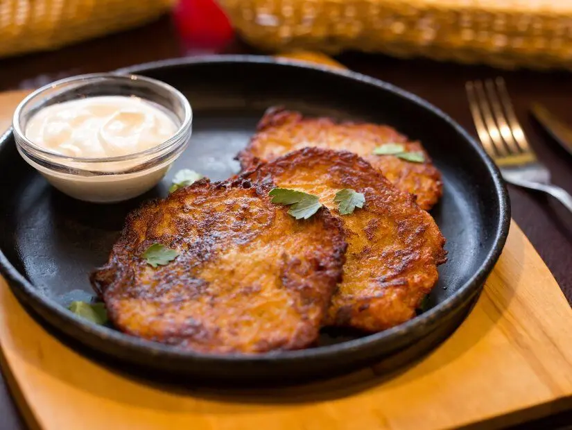 Placki ziemniaczane (Patates mücveri)