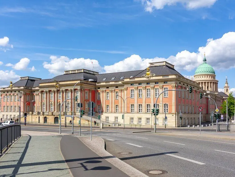 Potsdam Şehir Sarayı (Stadtschloss) dış görünümü