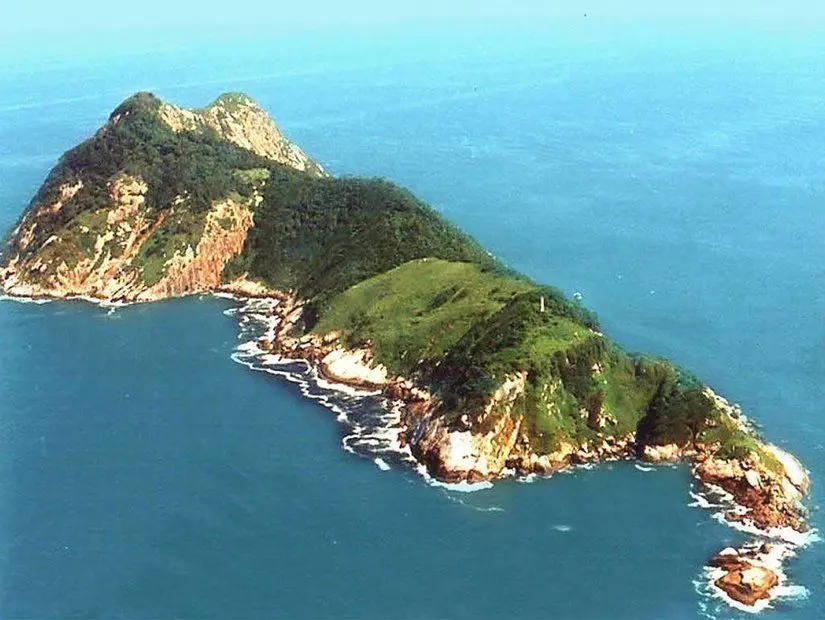 Queimada Grande Adası