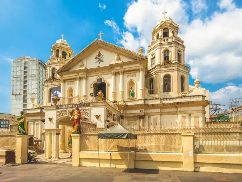 Quiapo Kilisesi dış görünümü