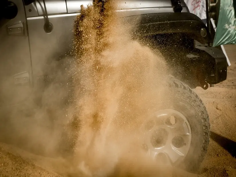 Offroad ralli pisti ve lastik sıçrama kumu