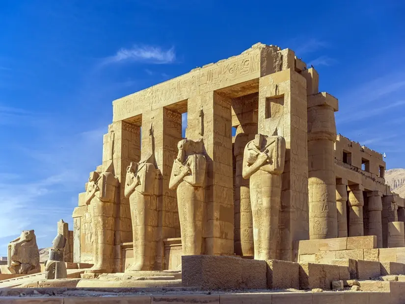 Ramesseum (II. Ramses Tapınağı) görünümü