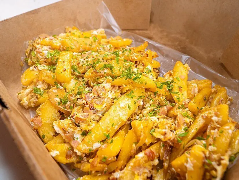 Revuelto gramajo (Çırpılmış yumurta ve patates)