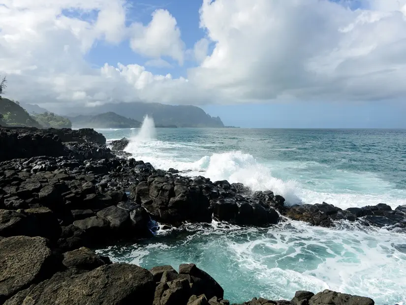 ABD'nin Hawaii eyaletine bağlı Kauai adasının kuzey kıyısına Aralık ayında gelen bir fırtına.