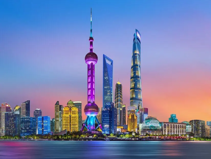 Lujiazui, Şangay'daki gökdelenlerin gece manzarası
