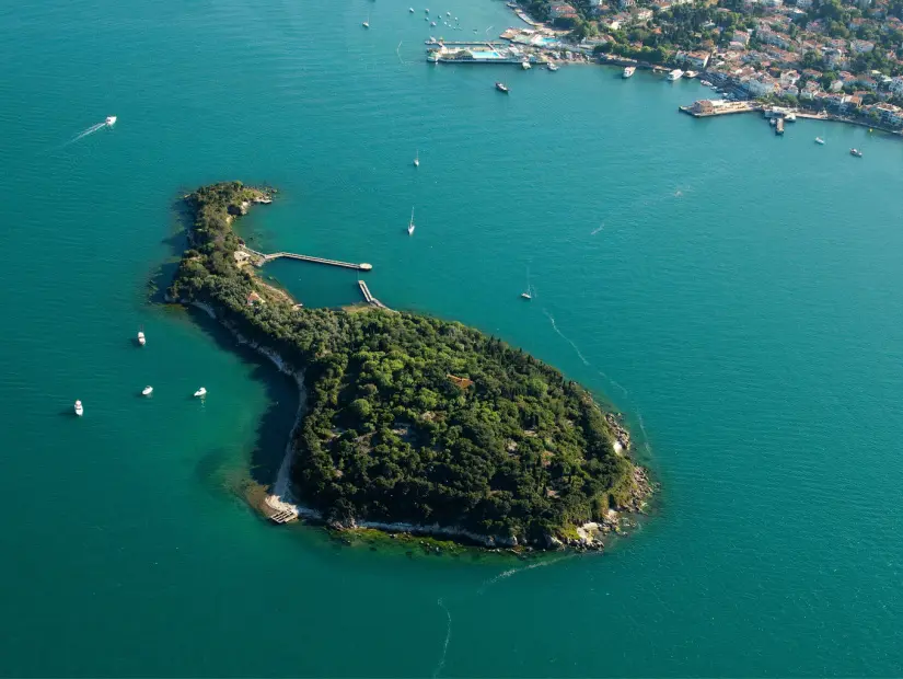 Sedef Adası na düzenlenen turlar havadan görünümü