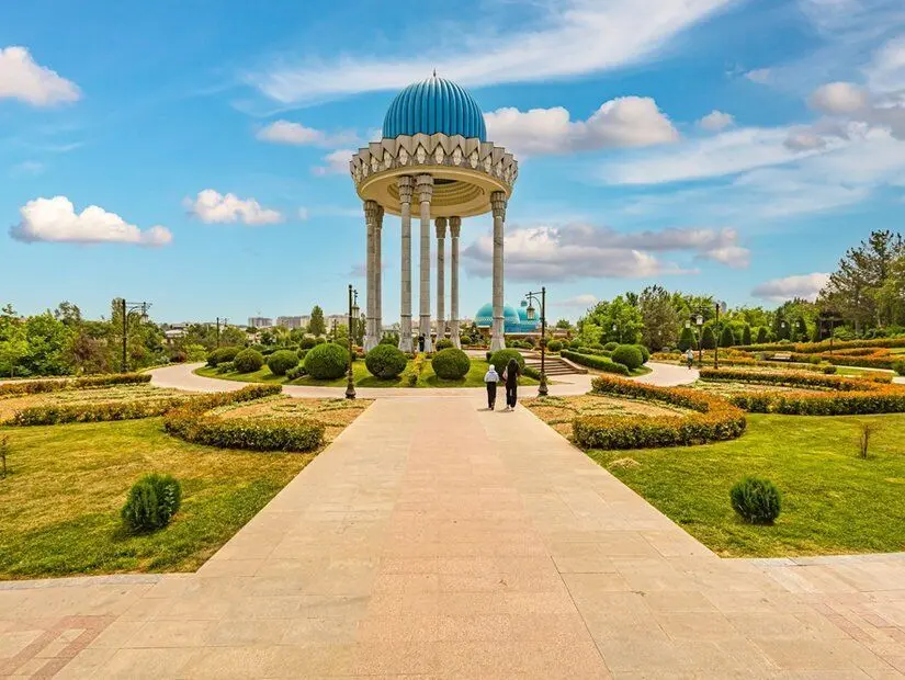 Özbekistan'ın başkenti Taşkent'te bulunan Shakhidlar Hotirasi Anıtı