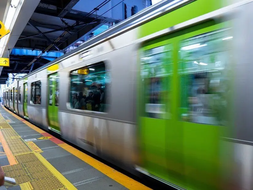 Shinjuku şehrinde metro kalabalık