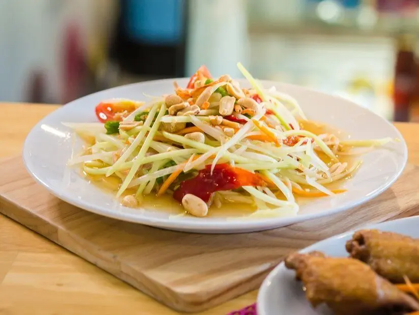 Som tum (Yeşil papaya salatası)