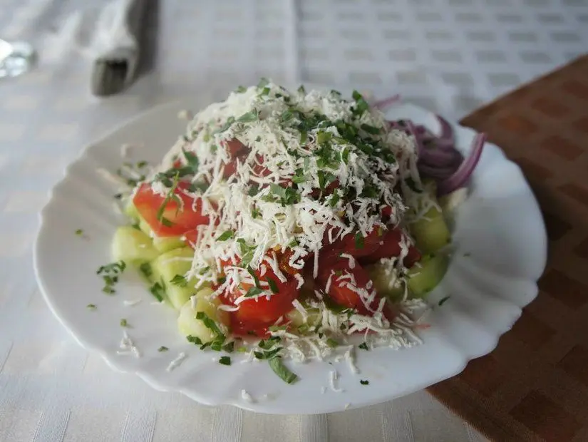 Şopska salatası