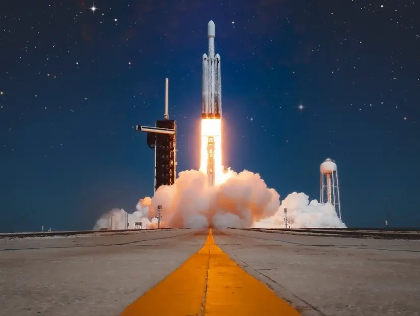 NASA'yı taşıyan bir uzay aracı SpaceX Falcon Heavy roketi