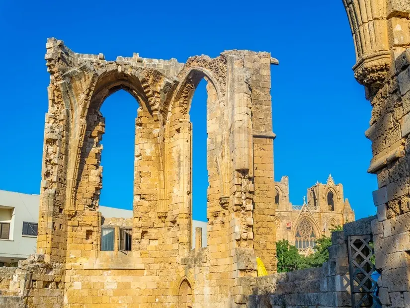 St. Fransis Kilisesi kalıntıları görünümü
