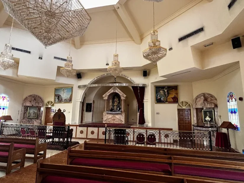 St. Gregory the Illuminator Ermeni Kilisesi iç görünümü