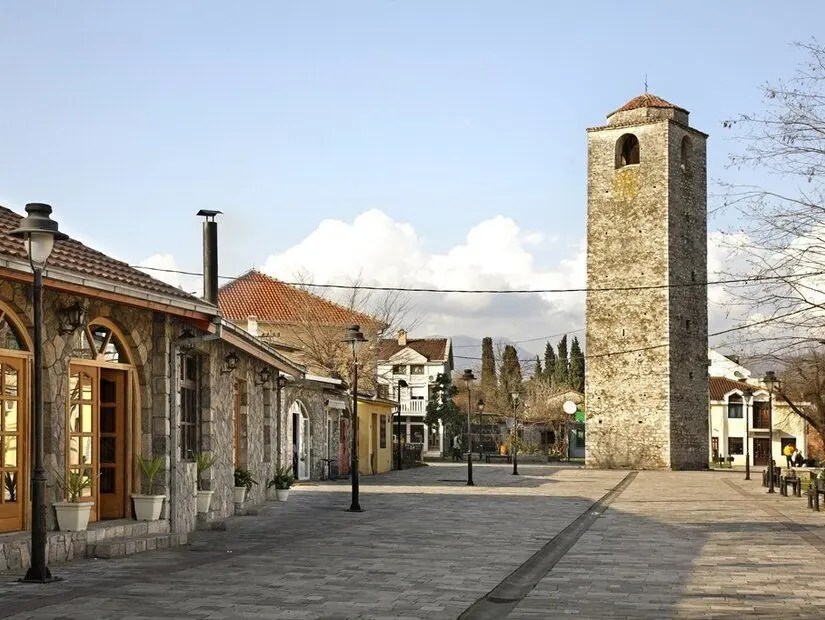 Podgorica'daki Osmanlı şehir kulesi görünümü
