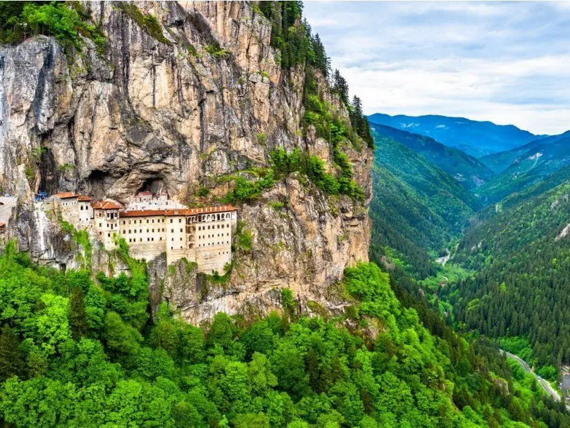 Trabzon sümela manastırı görünümü