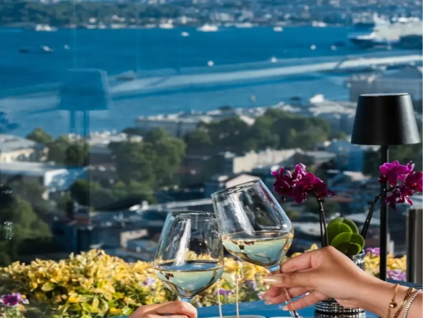 Summit Bar & Terrace (Conrad İstanbul Bosphorus)