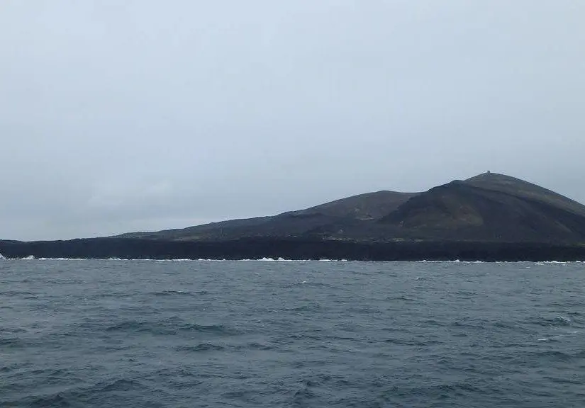 Surtsey Adası