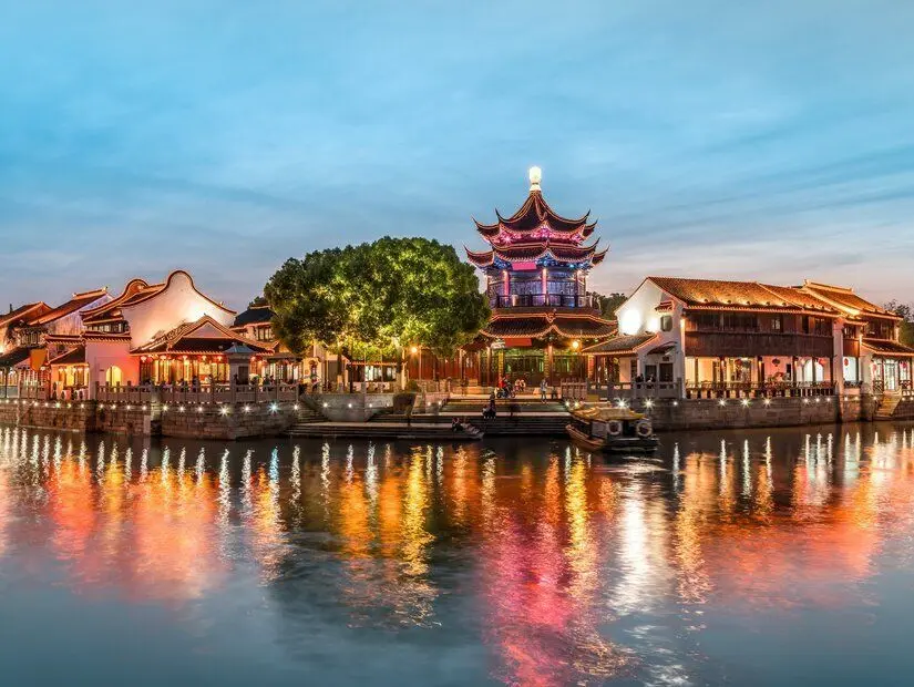 Suzhou antik kentinin gece görünümü