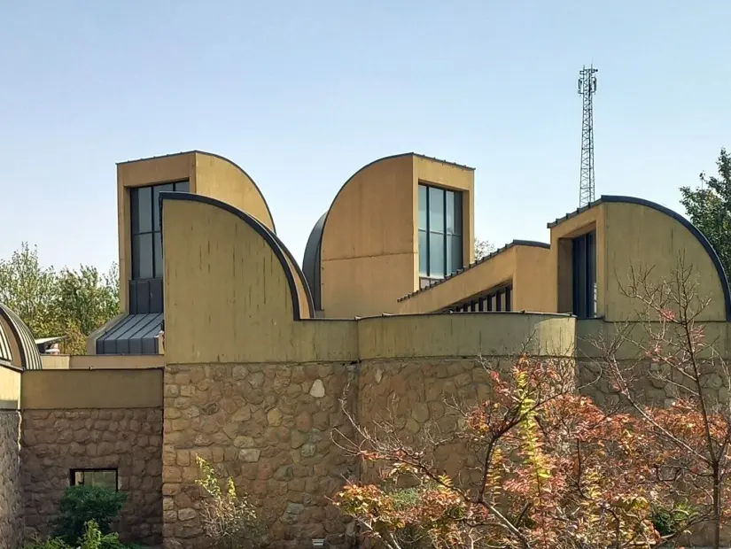 Tahran Çağdaş Sanat Müzesi dış görünümü