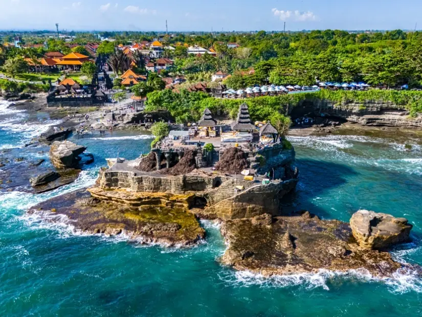 Tanah Lot Tapınağı havadan görünümü