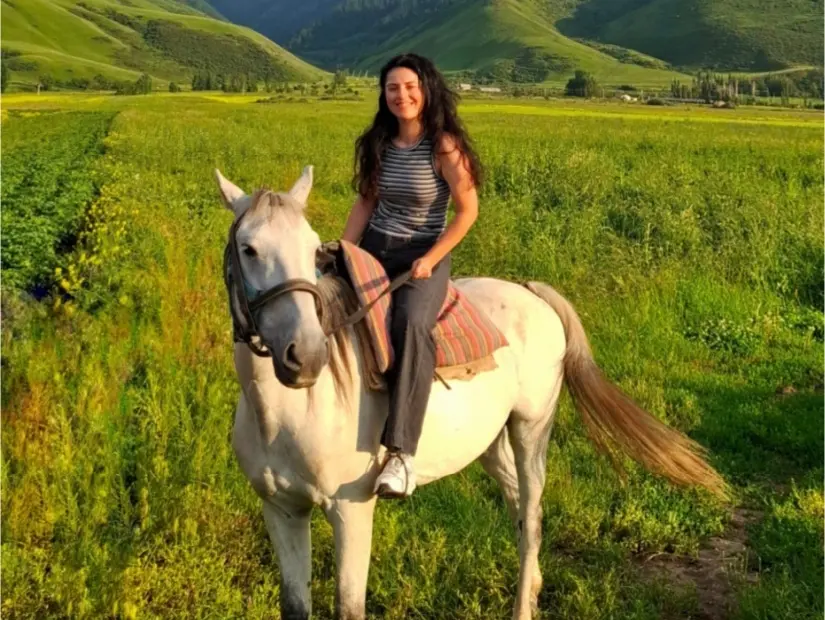 Tanrı Dağları’nda ata binen yazarımız Gizem Torun'un görsei