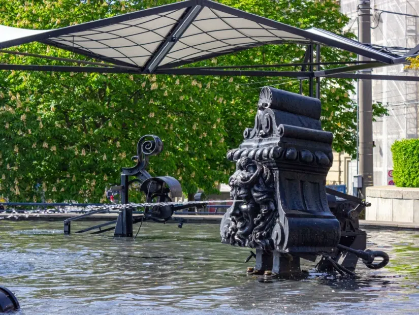 Tinguely Çeşmesi görünümü