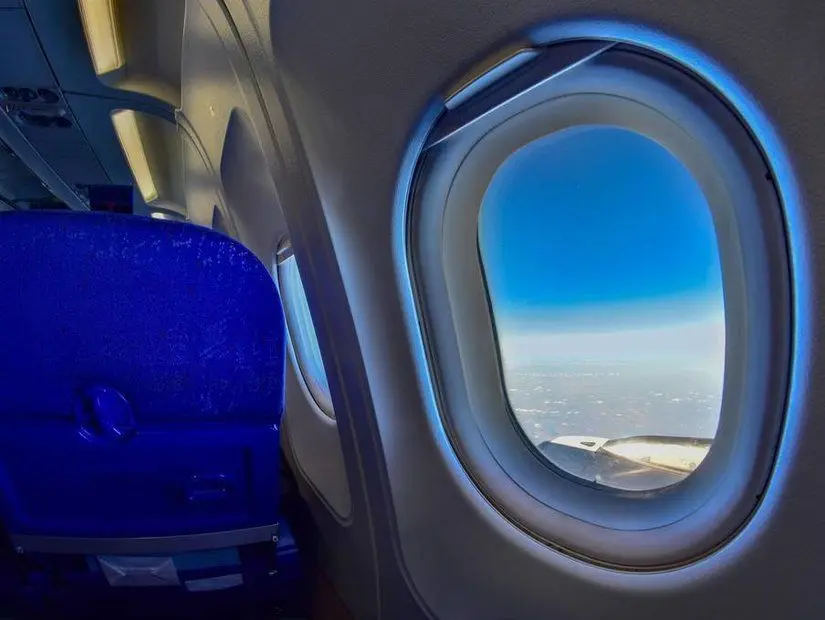 Uçak penceresi