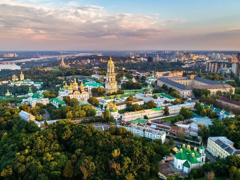 Kiev'deki Peçersk Lavra'nın havadan görünümü.