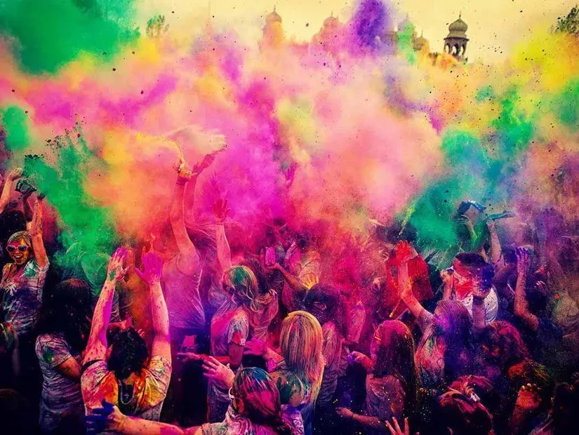 Dünyanın en boyalı festivali Holi