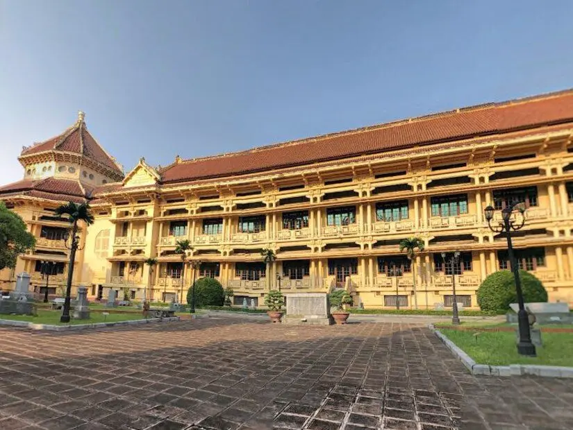 Vietnam Ulusal Tarih Müzesi dış görünümü