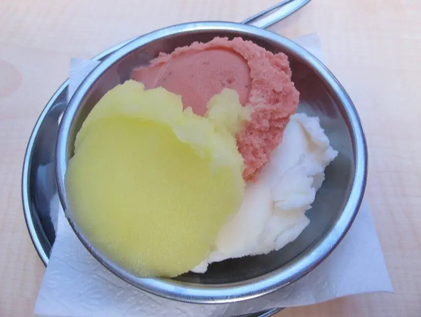 Yanık dondurma (Korkuteli dondurması)