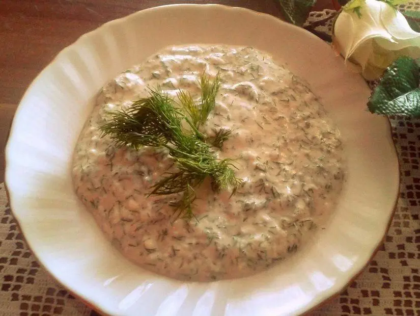 Yoğurtlu dereotu salatası