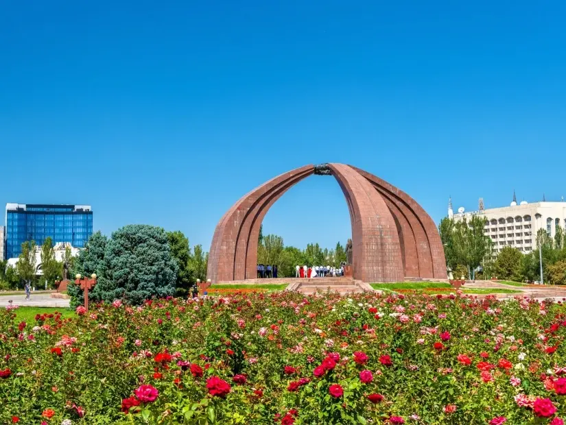 Zafer Meydanı anıtın görünümü