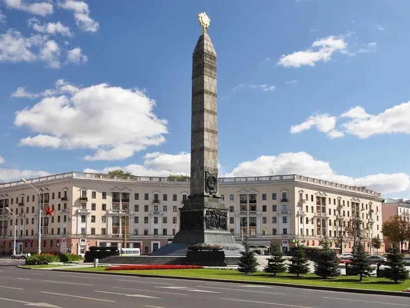 Zafer meydanı ve anıtı Minsk
